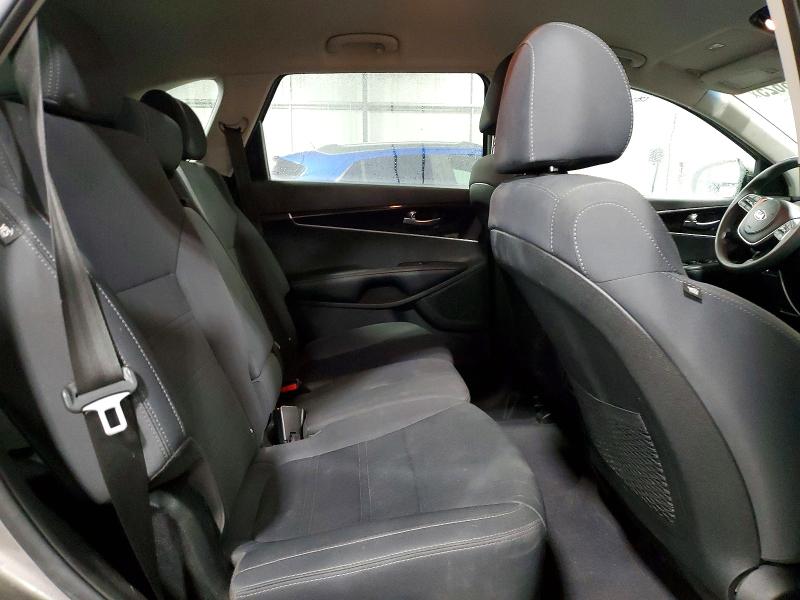 Фото 11 - KIA SORENTO