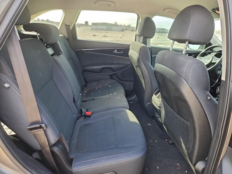 Фото 11 - KIA SORENTO