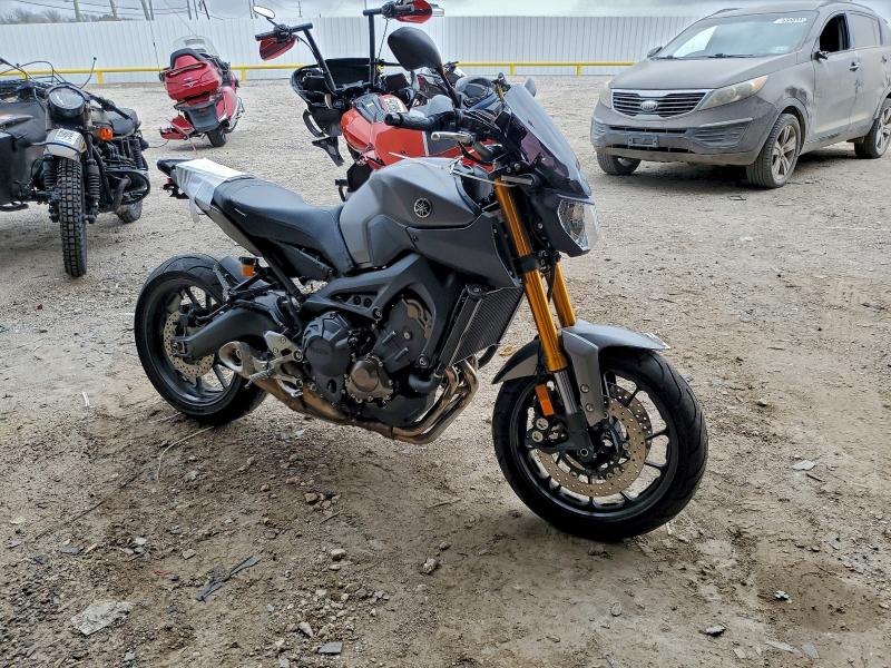 YAMAHA FZ-09 2015
