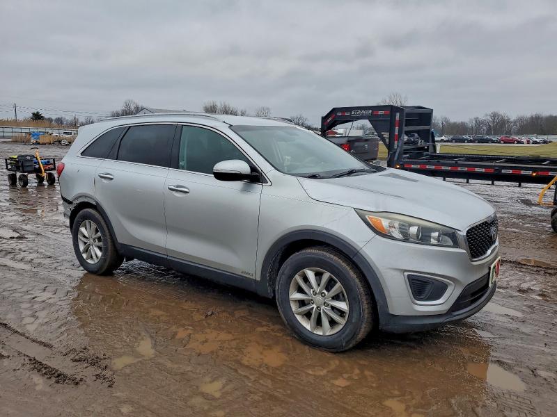 Фото 4 - KIA SORENTO