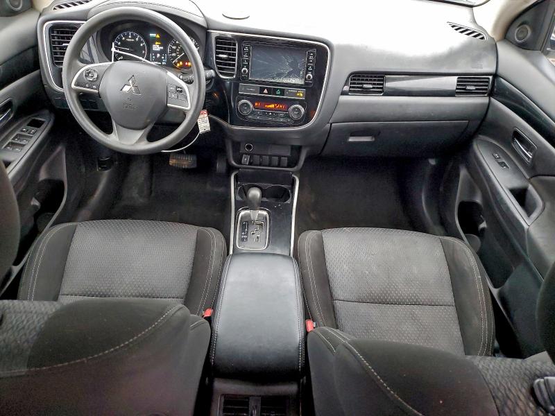 Фото 8 - MITSUBISHI OUTLANDER