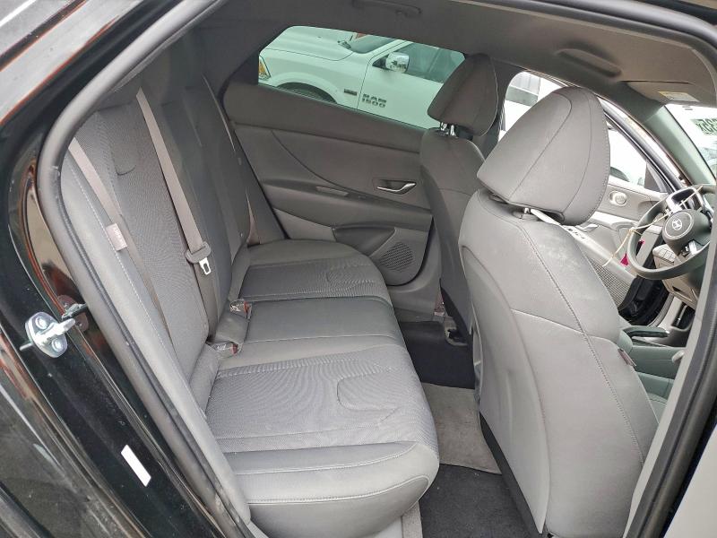 Фото 10 - HYUNDAI ELANTRA