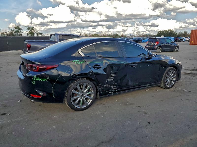 Фото 3 - MAZDA 3