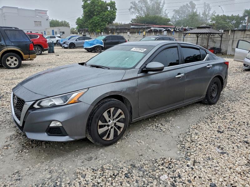 Фото 1 - NISSAN ALTIMA