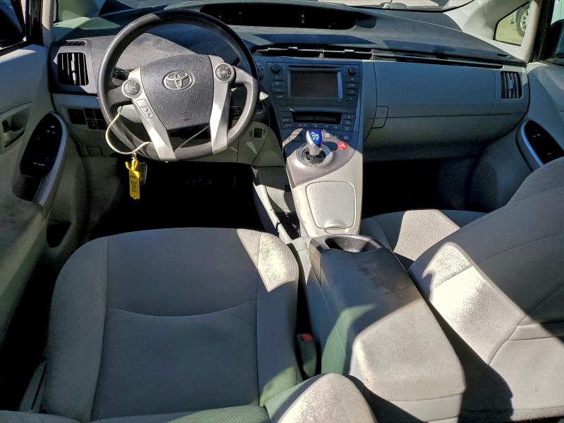 Фото 8 - TOYOTA PRIUS