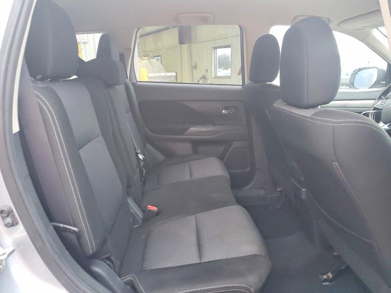 Фото 11 - MITSUBISHI OUTLANDER