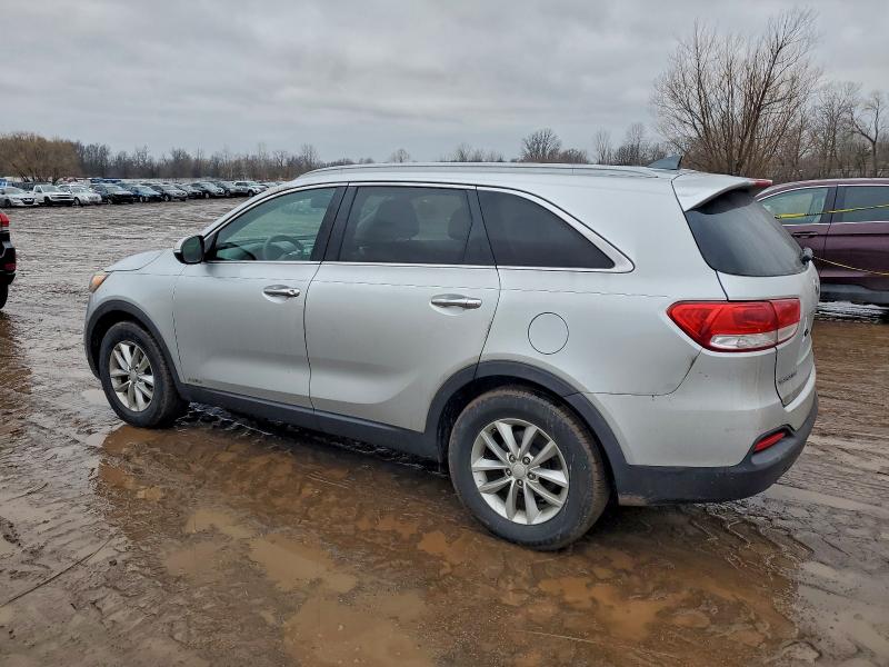 Фото 2 - KIA SORENTO