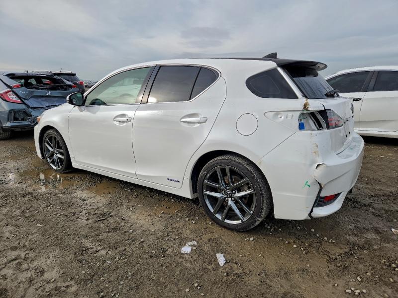 Фото 2 - LEXUS CT 200