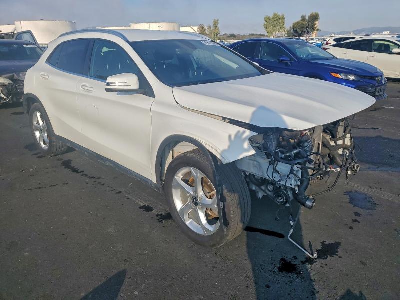 Фото 4 - MERCEDES-BENZ GLA-CLASS