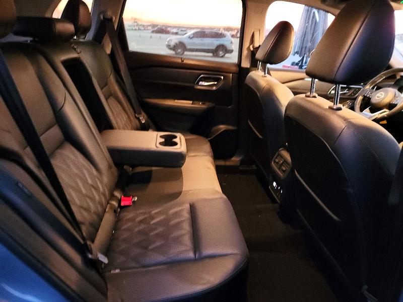 Фото 10 - NISSAN ROGUE