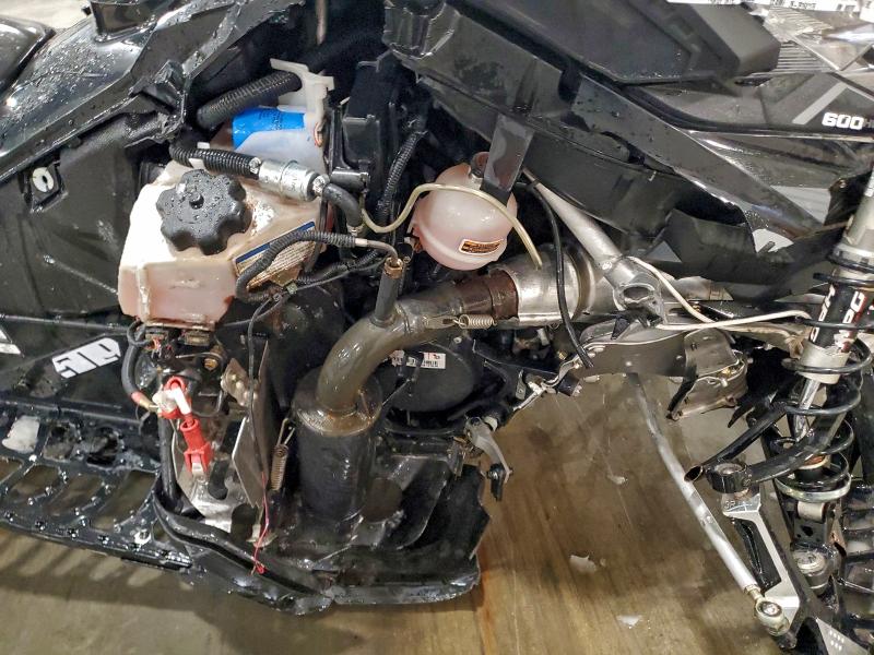 SKI-DOO SNOWMOBILE 2017