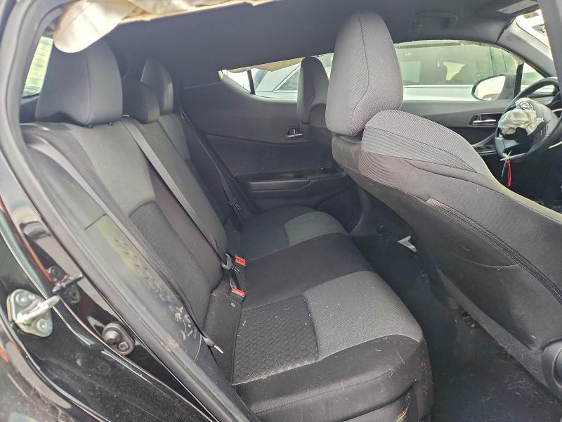 Фото 11 - TOYOTA C-HR