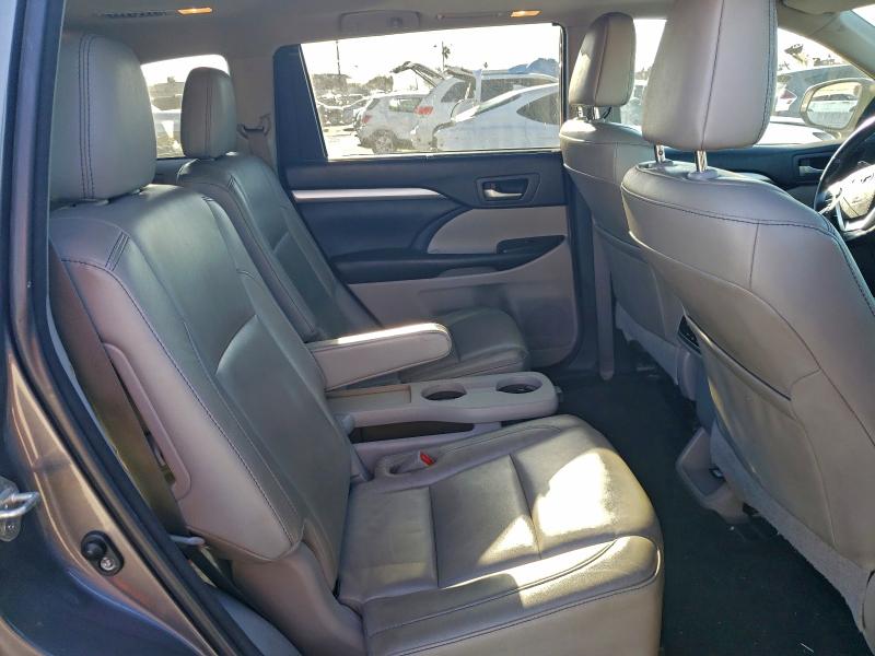 Фото 11 - TOYOTA HIGHLANDER