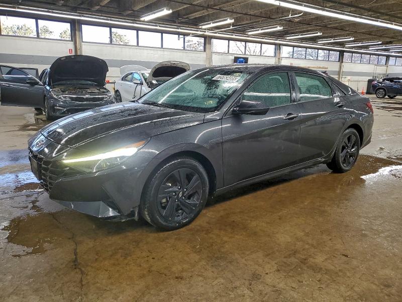 Фото 1 - HYUNDAI ELANTRA