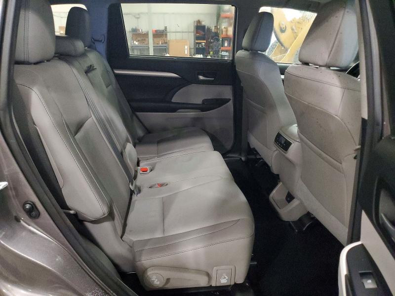 Фото 11 - TOYOTA HIGHLANDER