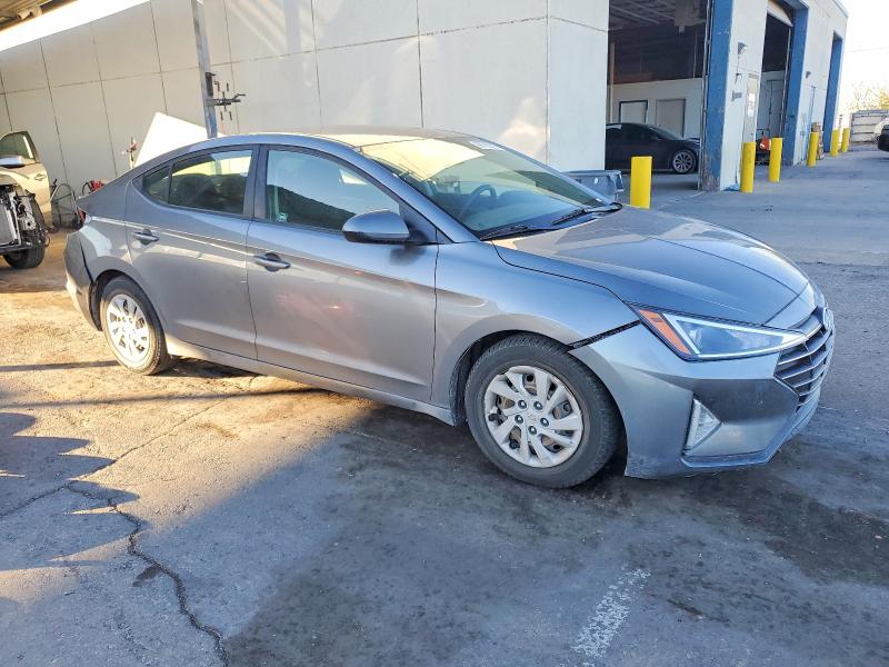 Фото 4 - HYUNDAI ELANTRA