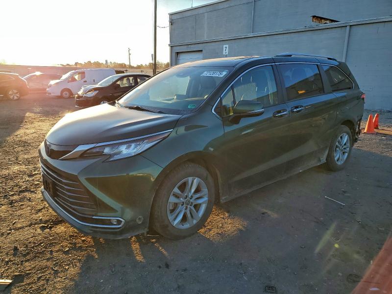 Фото 1 - TOYOTA SIENNA