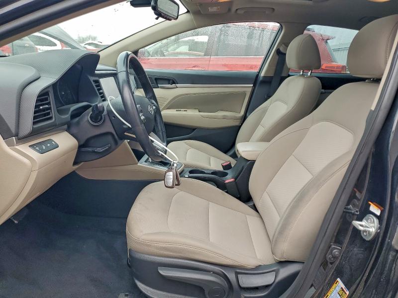 Фото 7 - HYUNDAI ELANTRA