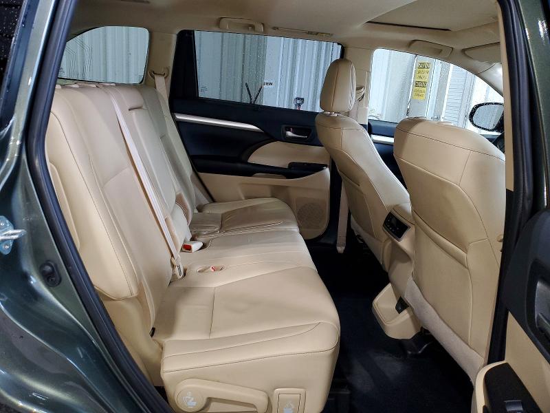 Фото 11 - TOYOTA HIGHLANDER