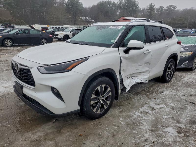 Фото 1 - TOYOTA HIGHLANDER