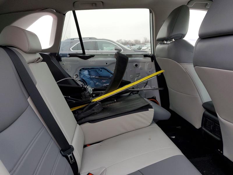 Фото 10 - TOYOTA RAV4