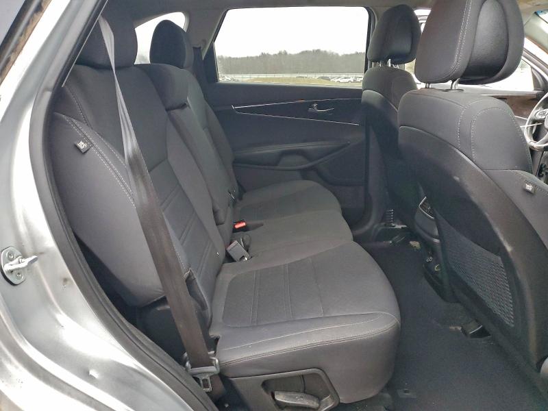 Фото 11 - KIA SORENTO