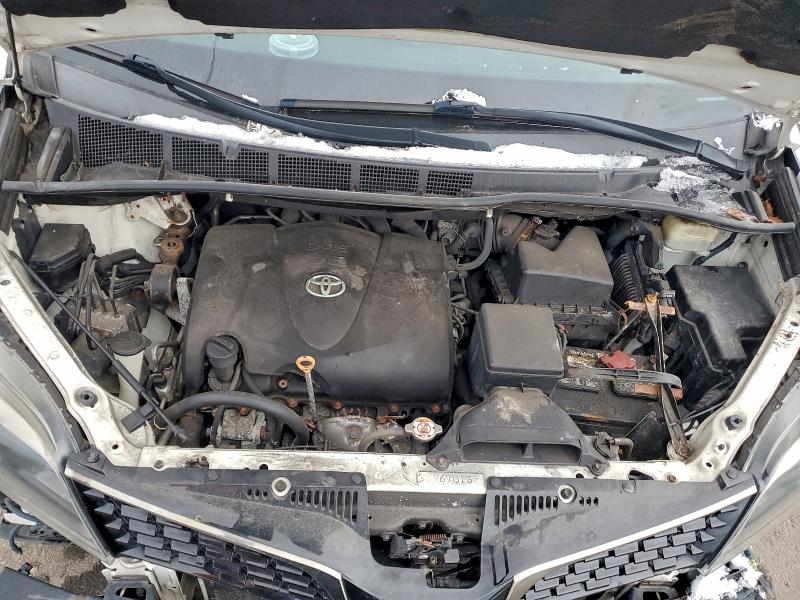 Фото 12 - TOYOTA SIENNA