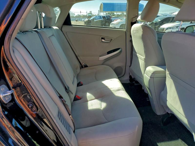 Фото 10 - TOYOTA PRIUS