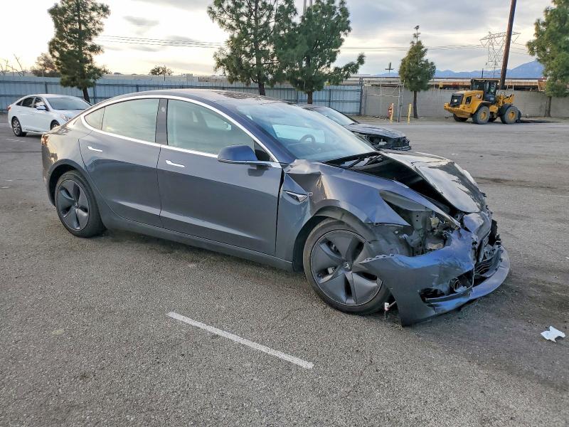 Фото 4 - TESLA MODEL 3