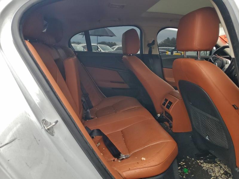 Фото 10 - JAGUAR XE