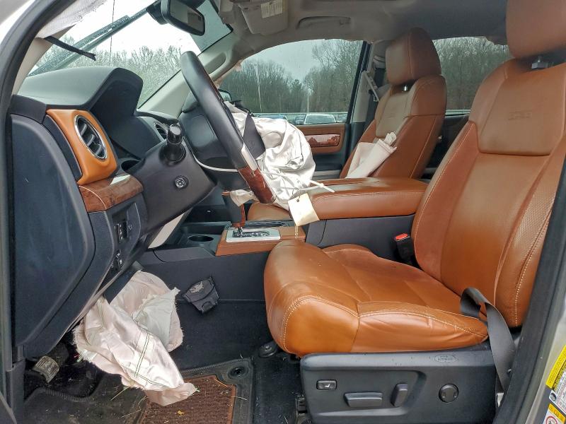 Фото 7 - TOYOTA TUNDRA