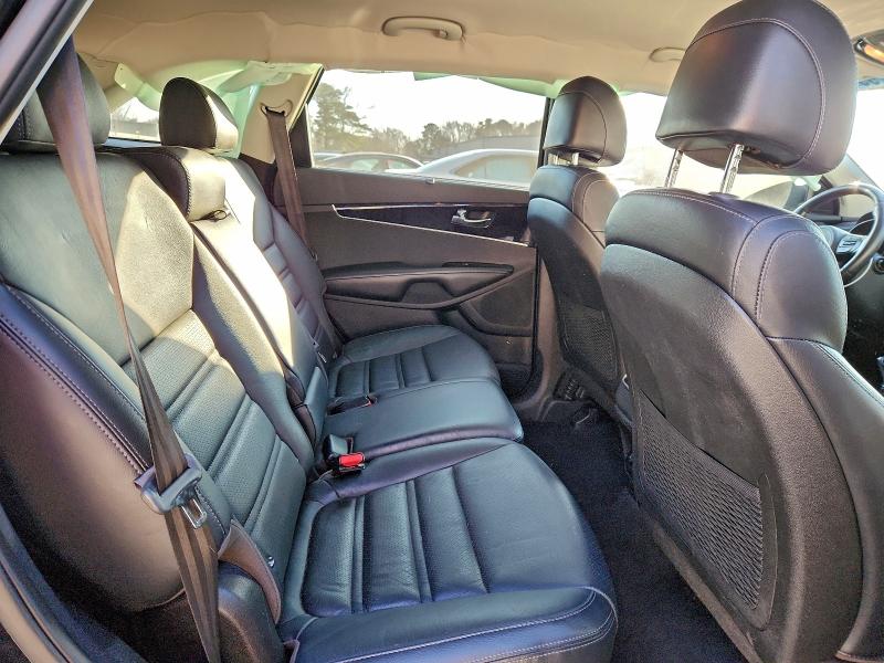 Фото 10 - KIA SORENTO