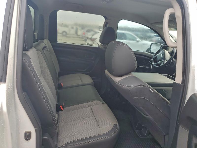 Фото 10 - NISSAN TITAN