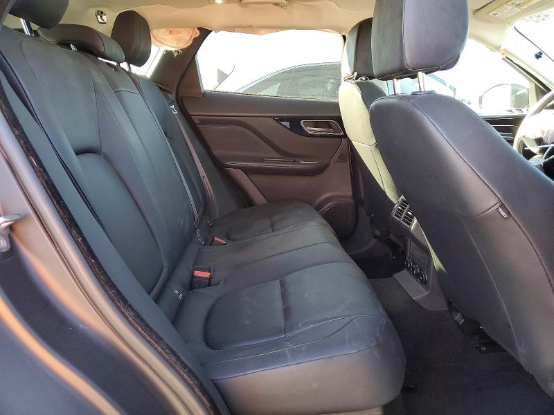 Фото 11 - JAGUAR F-PACE