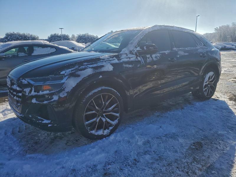 Фото 1 - AUDI Q8