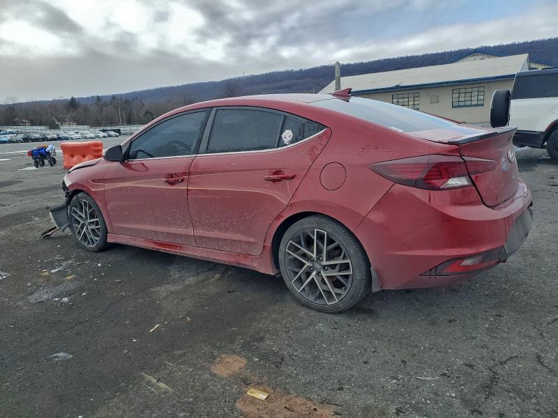 Фото 2 - HYUNDAI ELANTRA