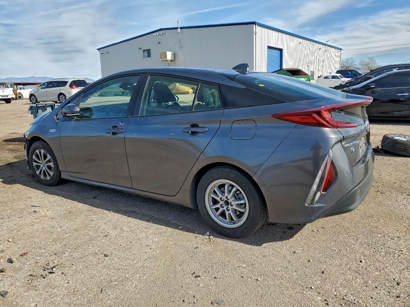 Фото 2 - TOYOTA PRIUS