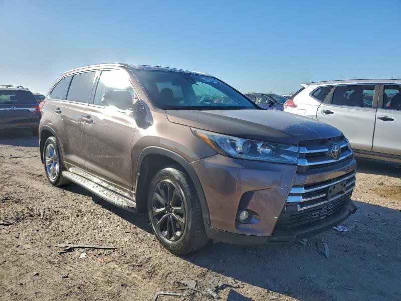 Фото 4 - TOYOTA HIGHLANDER