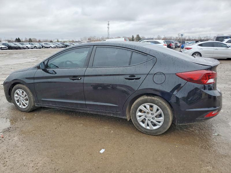 Фото 2 - HYUNDAI ELANTRA