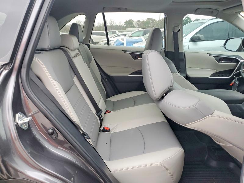 Фото 11 - TOYOTA RAV4