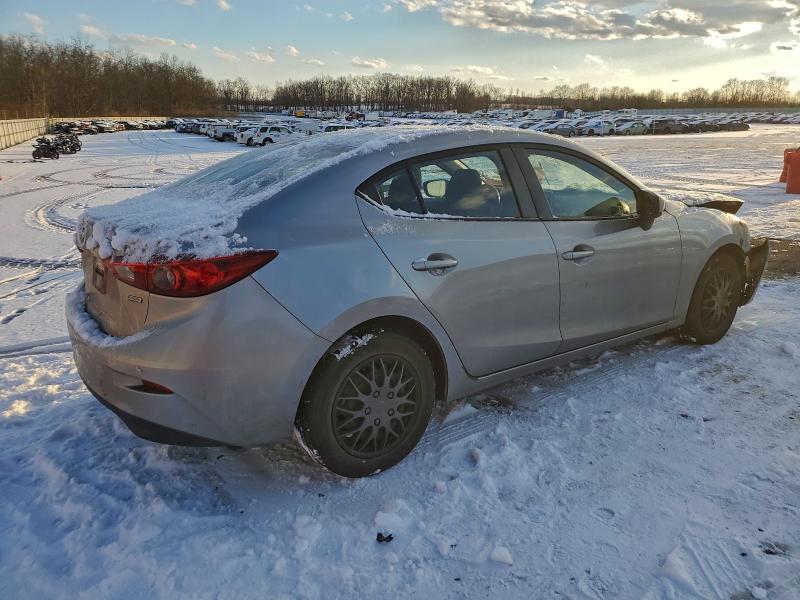 Фото 3 - MAZDA 3