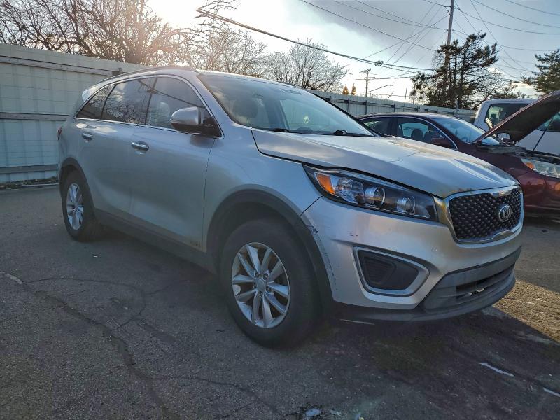 Фото 4 - KIA SORENTO