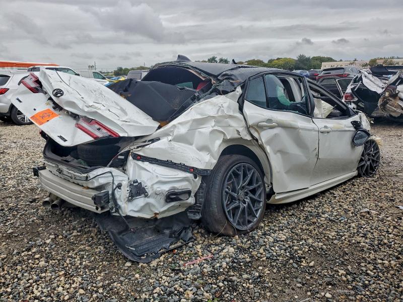 Фото 3 - TOYOTA CAMRY