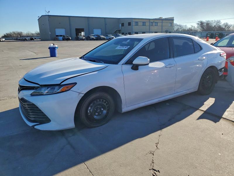 Фото 1 - TOYOTA CAMRY