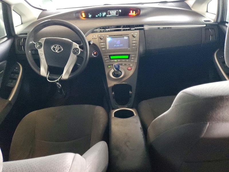 Фото 8 - TOYOTA PRIUS