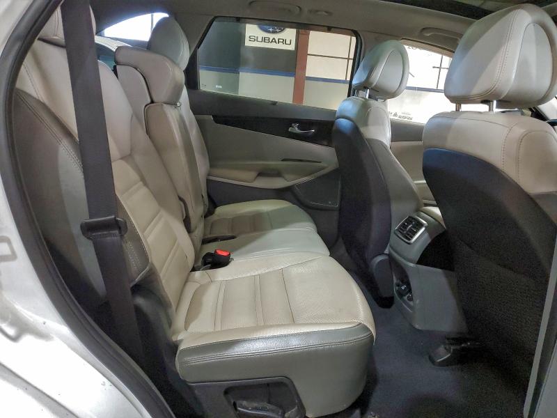 Фото 11 - KIA SORENTO