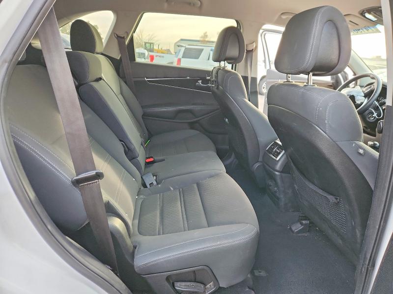 Фото 10 - KIA SORENTO