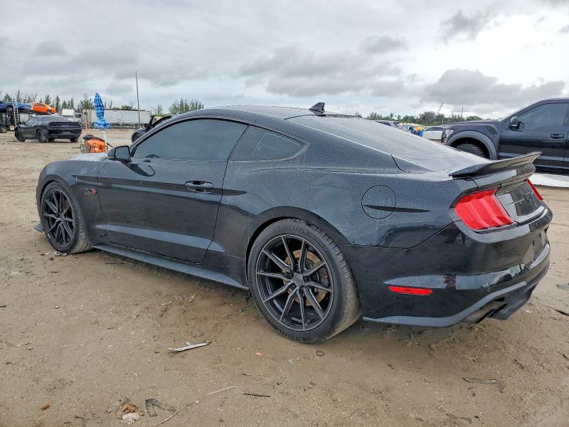 Фото 2 - FORD MUSTANG
