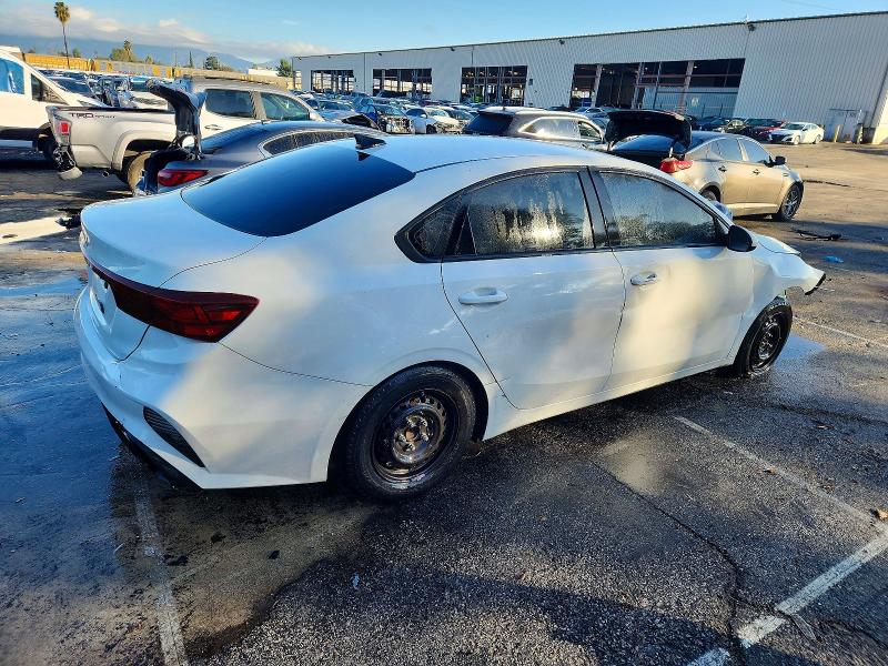 Фото 3 - KIA FORTE