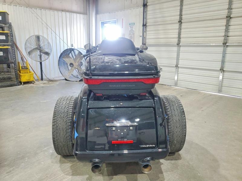 HARLEY-DAVIDSON FL 2018